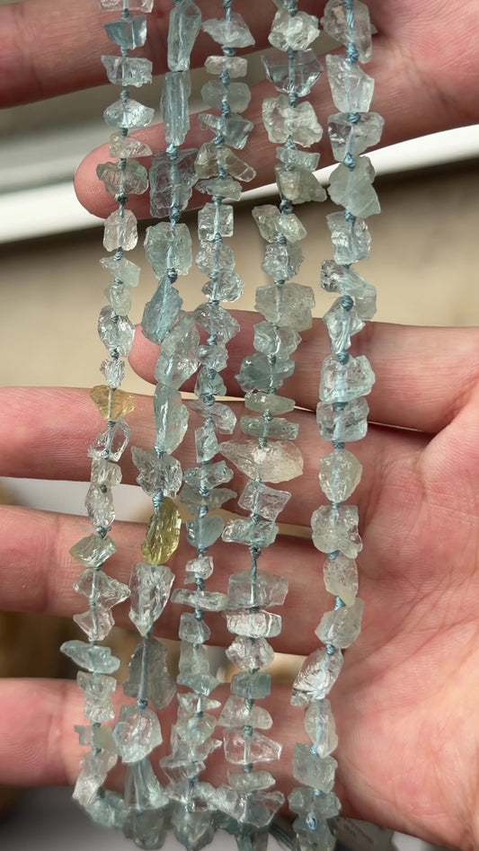 Fil de perle forme libre Aigue marine 9x4 mm (référence 85)