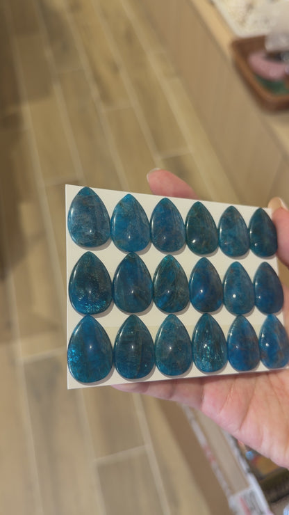 Lot de 18 pendentif Cabochon goutte Apatite bleue AAA 18x25 mm