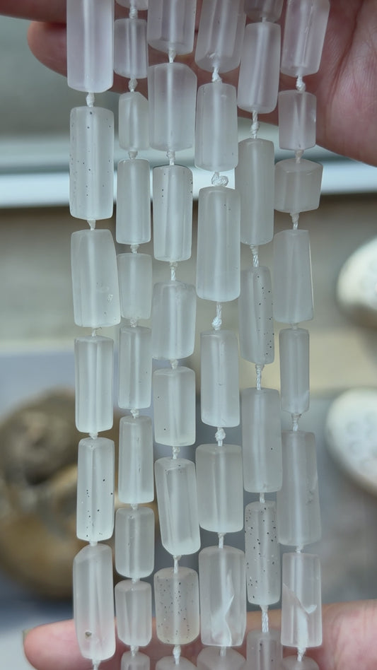 Fil de perle forme libre Cristal de roche tube MAT 18x8mm (référence 16)