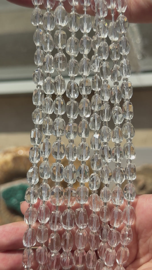 Fil de perle forme libre facetté Cristal de roche 6x10 mm (référence 1)