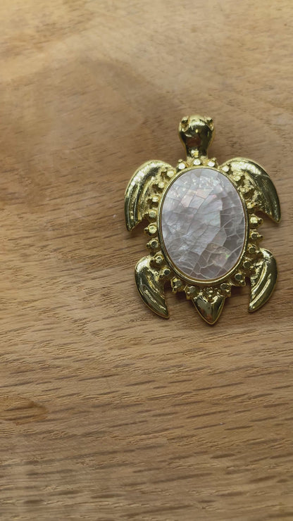 Pendentif tortue en nacre & strass