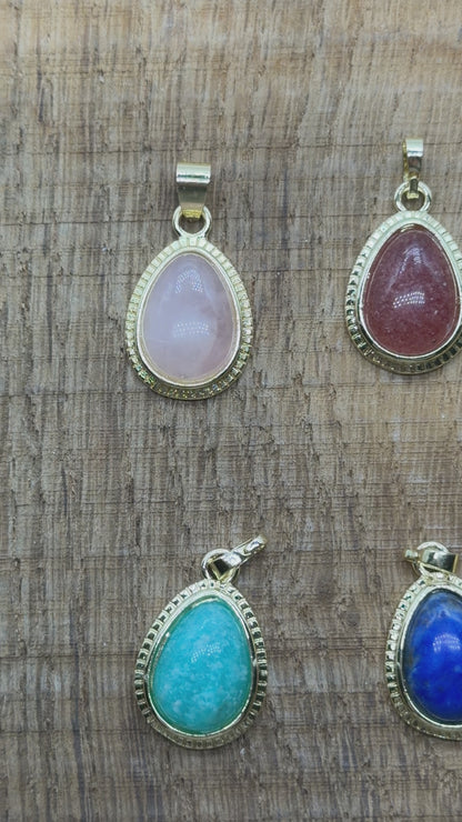 Pendentif Goutte 1.5x2 cm — en laiton doré (7 pierres disponible)