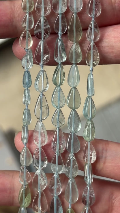 Fil de perle forme libre Aigue marine 6x11 mm (référence 90)