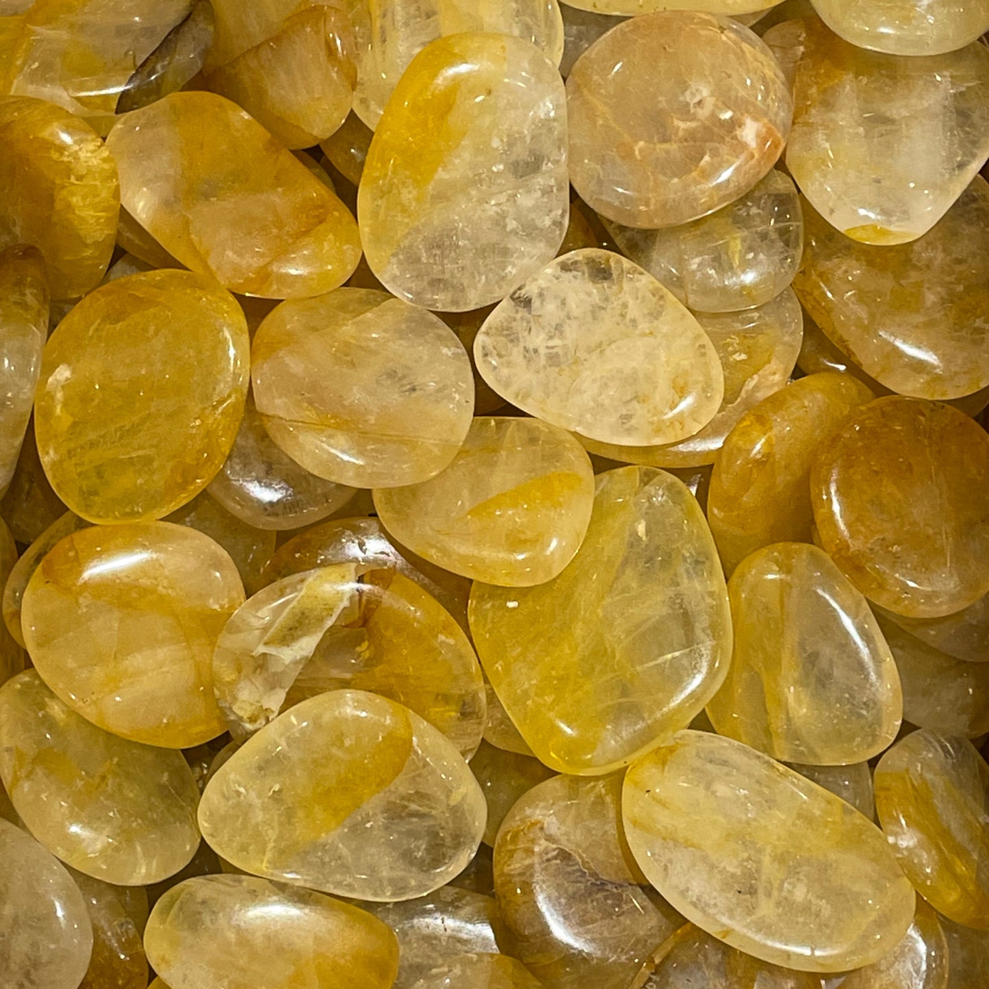 Galet plat en Quartz hématoïde jaune