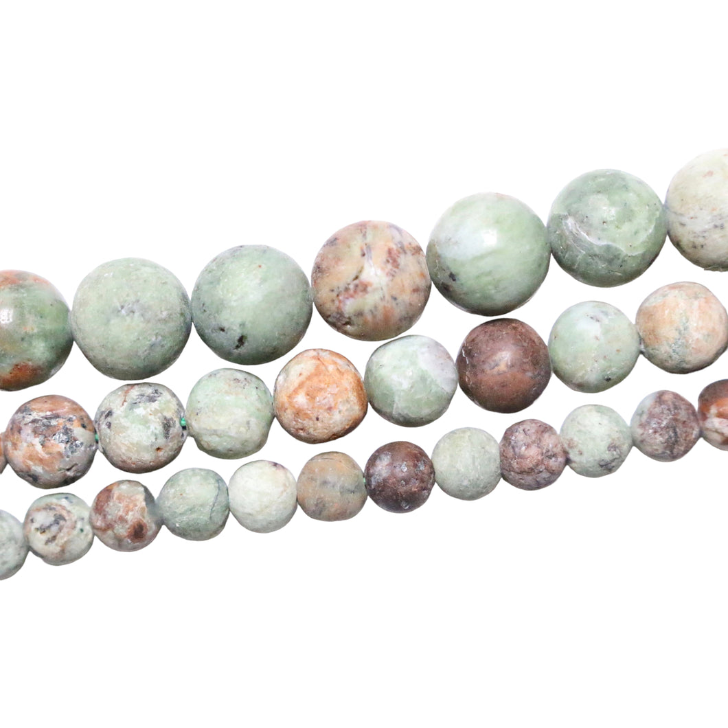 Matte versteinerte grüne Opal -Perlendraht